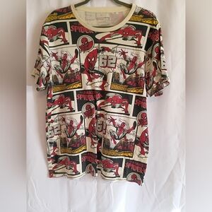 Marvel Spider-Man Graphic T-Shirt Size Large. Pale Yellow Background.